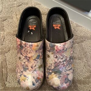 RE-POSH- Dansko clogs - bought for my daughter, but she didn’t like the pattern.